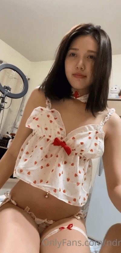 น้องดรีม สาวน้อยในตะเกียงแก้ว น้องดรีม สาวน้อยในตะเกียงแก้ว