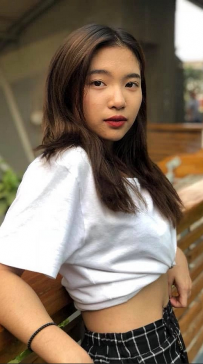 นอนดูหนังแล้วเงี่ยนหี เลยออกมาตั้งกล้องช่วยตัวเองแบบเสียวๆไห้คนดู