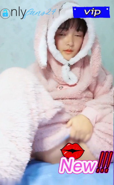 สาวสวยหีสีชมพูกับชุดกิโมโน