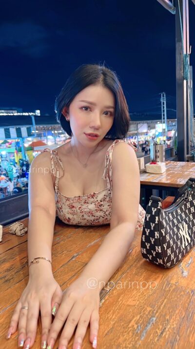 คลิปหลุดน้องนุ๊ก babynookie แอบช่วยตัวเองบนแท็กซี่ ควักนมออกมาทั้งเต้า แต่คนขับทำเป็นมองไม่เห็น