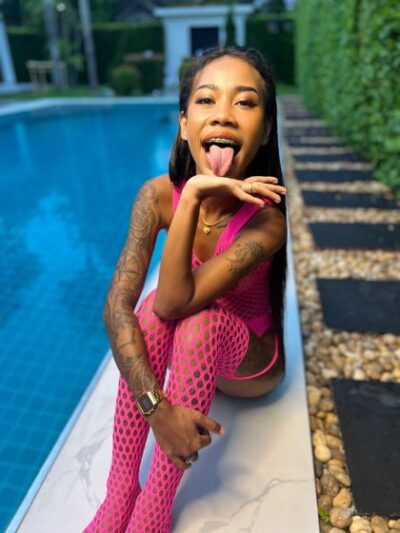 คลิปหลุดOnlyfans ae.thai  สาวลูกครึ่งมาโดนแฟนหนุ่มเอาควยปลอมยัดหีต่อด้วยจับเย็ดต่อร่อนเอวเด็ดๆ