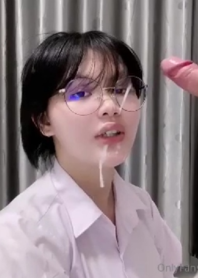 Onlyfans kaminarixx นักเรียนแว่นผมสั้นโดนจับอมควยดูดควยจนปากเปียกเยิ้มเสียวจนปล่อยแตกคาปาก Onlyfans kaminarixx นักเรียนแว่นผมสั้นโดนจับอมควยดูดควยจนปากเปียกเยิ้มเสียวจนปล่อยแตกคาปาก