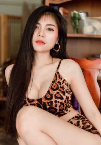 หลุด Onlyfans น้องแอมแอม amam7078 สาวแว่นสุดเอ็กซ์ โคตรน่าล่อ วันนี้ขอเย็ดกับผัวคราชุดกีเผ้าสุดเซ็กซี่ น้องคนนี้ใส่อะไรก็น่ารักน่าเย็ด