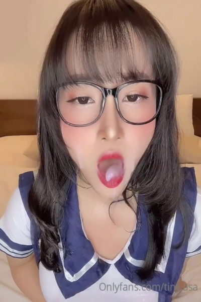Onlyfans tiny.asa สาวน่ารักมาในชุดนักเรียนญี่ปุ่นแดกน้ำว่าเสียวๆเอามาทายตูดโคตรน่าเย็ด